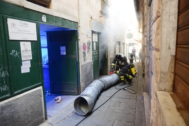 Genova - cronaca centro storico - locale per deposito rifiuti pr