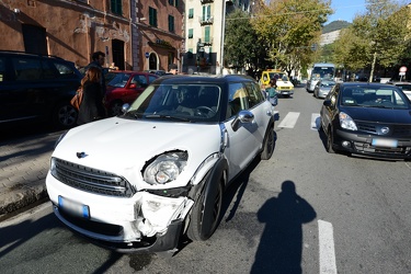 Genova Sestri Ponente - via Merano - incidente stradale