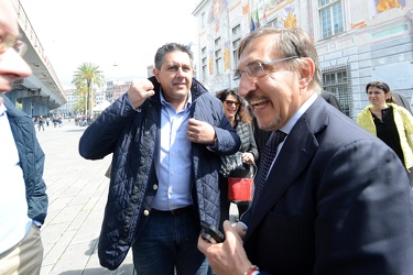 Genova - zona piazza Raibetta - la situazione del mercatino abus