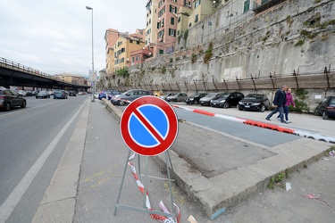 Genova - Corso Quadrio - i cartelli che impediranno il parcheggi