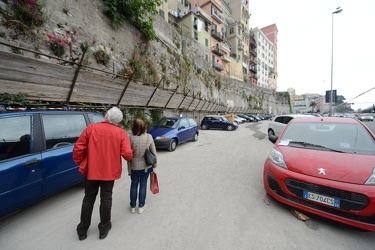 Genova - Corso Quadrio - i cartelli che impediranno il parcheggi