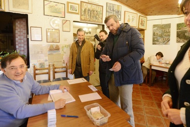 Genova, quartiere Albaro - primarie Partito Democratico - il seg