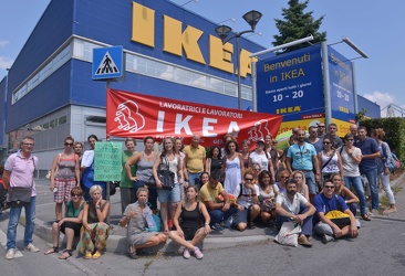 Genova Campi, Ikea - la protesta dei lavoratori davanti allo sta