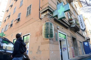 Genova - via G B De Albertis - rapina in farmacia