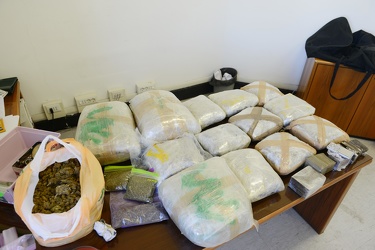 Genova - questura - squadra mobile sequestra 25 Kg di droghe leg