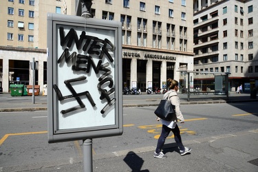 Genova, centro, piazza dante - una svastica in pieno centro