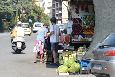Genova - i venditori ambulanri di angurie e frutta