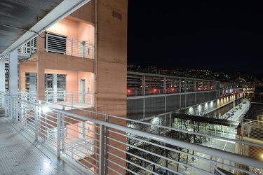 Genova - gli ascensori che collegano il cinema ai parcheggi