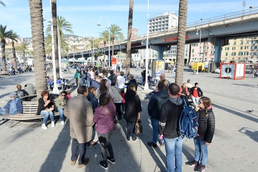 Genova, porto antico - durante il ponte del 31 Ottobre, coda per