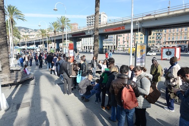 Genova, porto antico - durante il ponte del 31 Ottobre, coda per