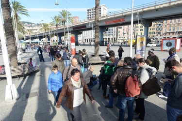 Genova, porto antico - durante il ponte del 31 Ottobre, coda per
