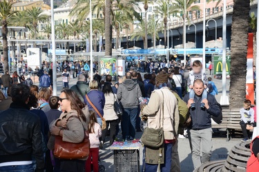 Genova, porto antico - durante il ponte del 31 Ottobre, coda per