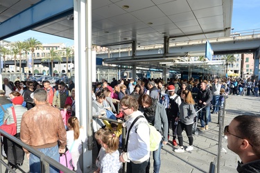 Genova, porto antico - durante il ponte del 31 Ottobre, coda per