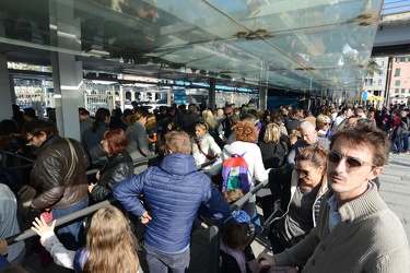 Genova, porto antico - durante il ponte del 31 Ottobre, coda per