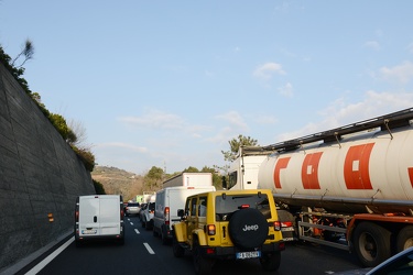 Genova, autostrada direzione Ge tra arenzano e bivio - coda caus