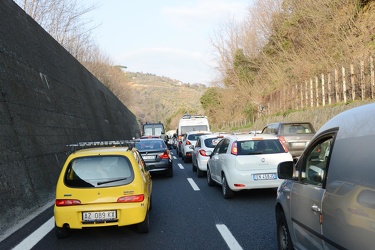 Genova, autostrada direzione Ge tra arenzano e bivio - coda caus