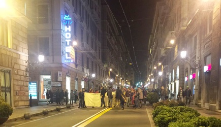 Genova, sabato sera - manifestazione nel centro storico