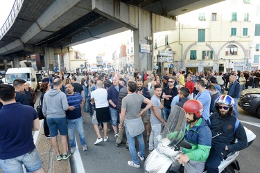 Genova - protesta corteo lavoratori del mercato ittico