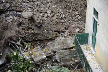 Genova, via daneo - frana e tre palazzi sgomberati - circa duece