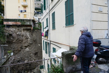 Genova, via daneo - frana e tre palazzi sgomberati - circa duece