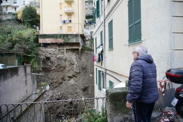 Genova, via daneo - frana e tre palazzi sgomberati - circa duece