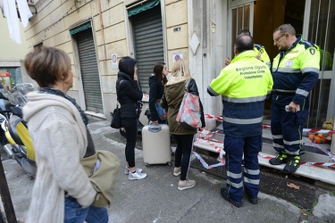 Genova, via daneo - frana e tre palazzi sgomberati - circa duece