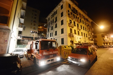 Genova, via daneo - frana e tre palazzi sgomberati - circa duece