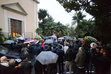 Genova Cornigliano - istituto calasanzio - i funerali delle quat