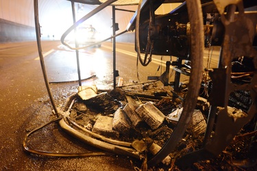 Genova, Galleria Piazza Dante - auto elettrica poste italiane pr