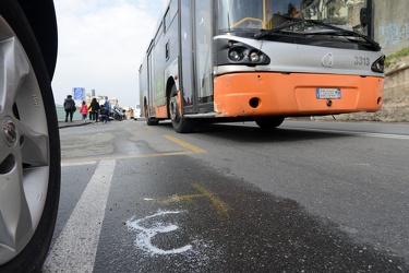 Genova, Quarto - investita dal bus, incidente mortale davanti al