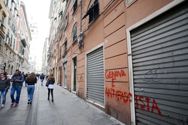 Genova - scritte sui muri dopo la manifestazione di ieri sera 