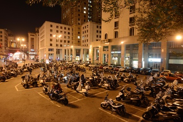 Genova, Piazza Dante - il parcheggio delle moto
