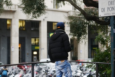 Genova - parcheggiatori abusivi piazza Dante parcheggio moto