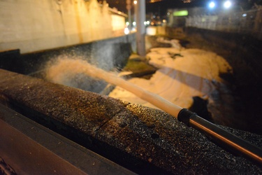 Genova, torrente Polcevera - perdita di petrolio nel torrente - 