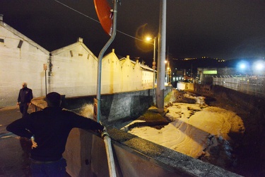Genova, torrente Polcevera - perdita di petrolio nel torrente - 