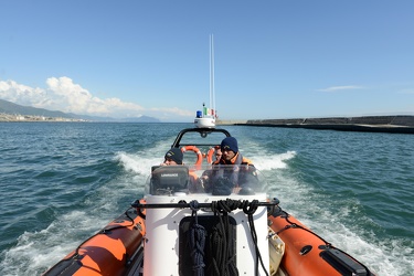 Genova, viaggio in mare nella domenica successiva allo sversamen