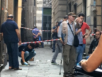 Genova, centro storico - rissa con ferito grave tra Vico della L