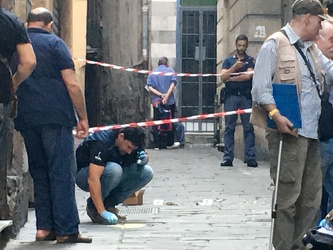 Genova, centro storico - rissa con ferito grave tra Vico della L