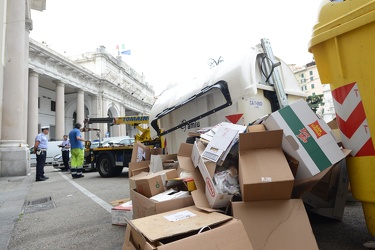 Genova - spazzatura nelle strade nel giorno dello sciopero AMIU