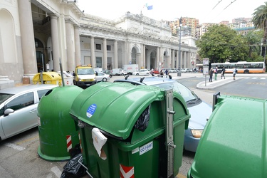 Genova - spazzatura nelle strade nel giorno dello sciopero AMIU