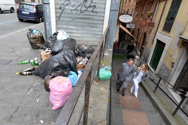 Genova - spazzatura nelle strade nel giorno dello sciopero AMIU