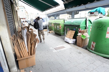 Genova - spazzatura nelle strade nel giorno dello sciopero AMIU