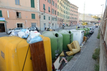 Genova - spazzatura domenica pomeriggio