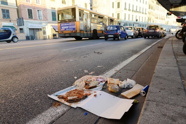 Genova - spazzatura domenica pomeriggio