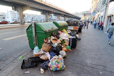 Genova - spazzatura domenica pomeriggio