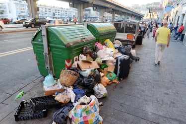 Genova - spazzatura domenica pomeriggio
