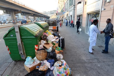 Genova - spazzatura domenica pomeriggio