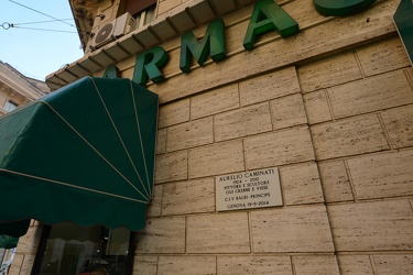 Genova, farmacia Pescetto - la targa dedicata a Aurelio Caminati