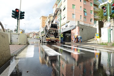 Genova, corso Europa - un altro tubo rotto - questa volta si tra
