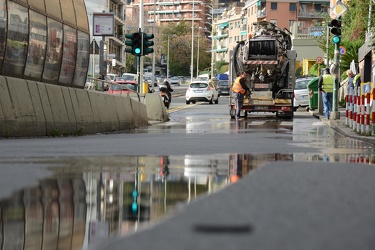 Genova, corso Europa - un altro tubo rotto - questa volta si tra